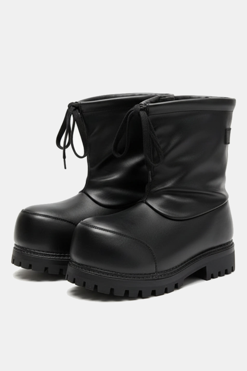 Y2K Moon Boots - black rounded moon boots with lug sole, front view
